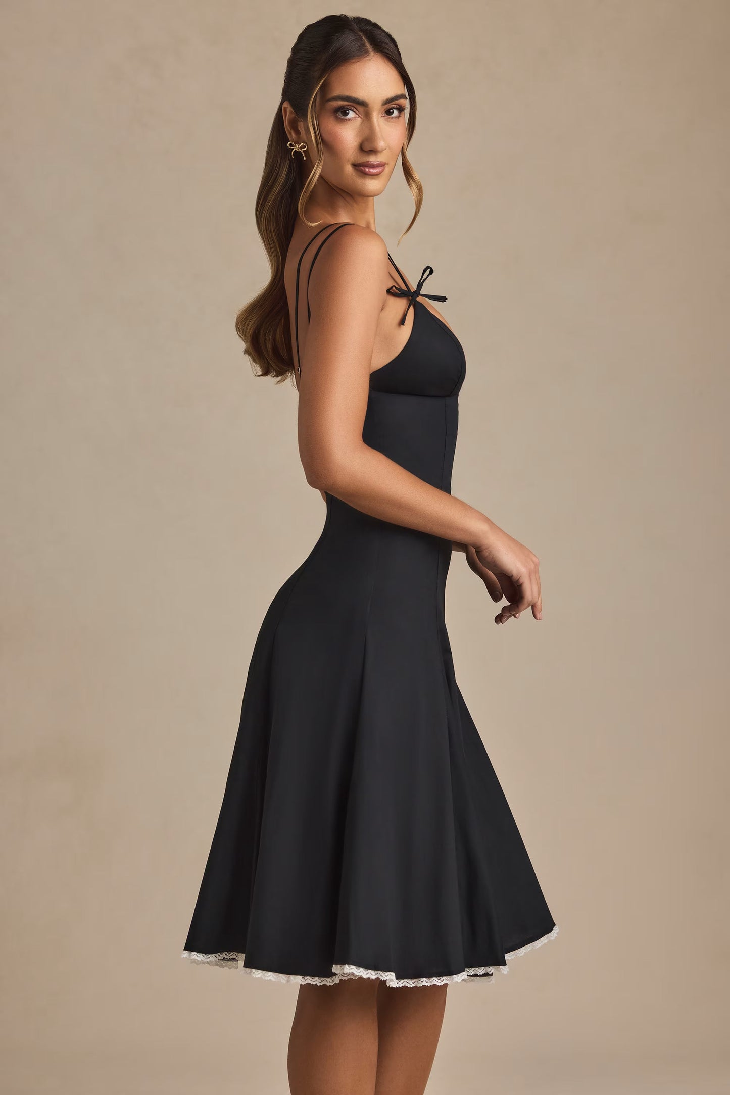 Bow-Detail Lace-Trim A-Line Midi Dress in Black